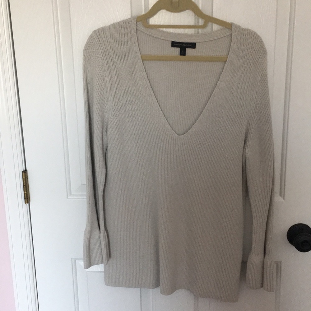 Flare sleeve v-neck sweater